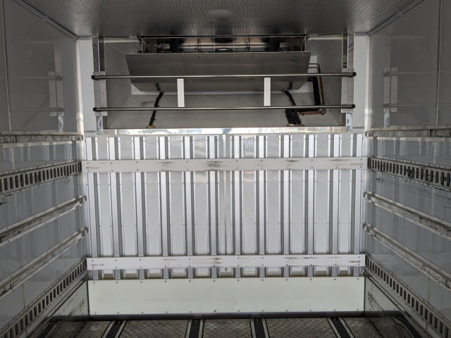 UDトラックス（日産） クオン 大型 冷蔵冷凍バン 2PG-CD5CE(100772) 19枚目