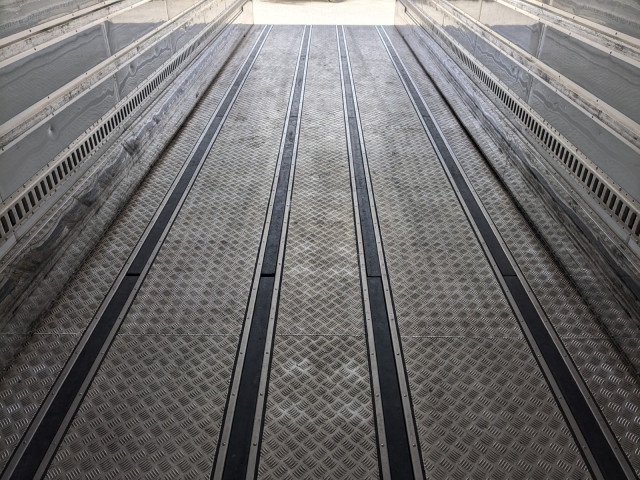 UDトラックス（日産） クオン 大型 冷蔵冷凍バン 2PG-CD5CE(100772) 20枚目