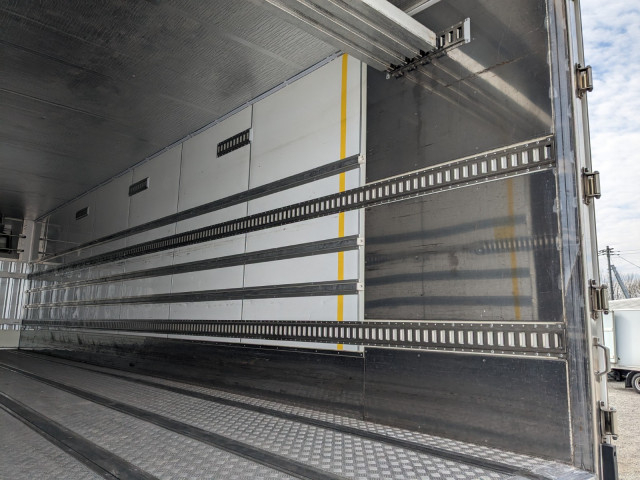 UDトラックス（日産） クオン 大型 冷蔵冷凍バン 2PG-CD5CE(100772) 21枚目