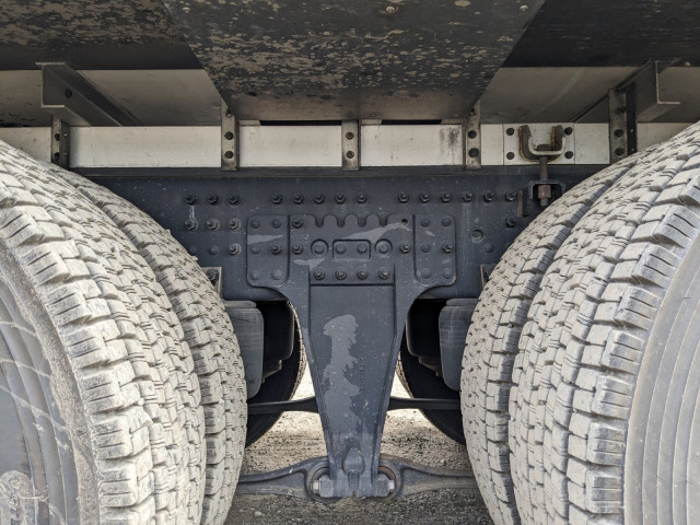 UDトラックス（日産） クオン 大型 冷蔵冷凍バン 2PG-CD5CE(100772) 25枚目