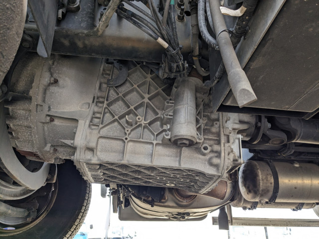 UDトラックス（日産） クオン 大型 冷蔵冷凍バン 2PG-CD5CE(100772) 28枚目