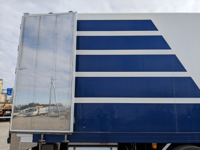 UDトラックス（日産） クオン 大型 冷蔵冷凍バン 2PG-CD5CE(100772) 31枚目