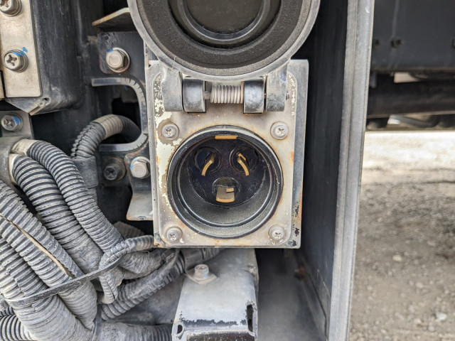 UDトラックス（日産） クオン 大型 冷蔵冷凍バン 2PG-CD5CE(100772) 35枚目