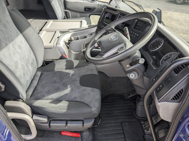 UDトラックス（日産） クオン 大型 冷蔵冷凍バン 2PG-CD5CE(100772) 37枚目