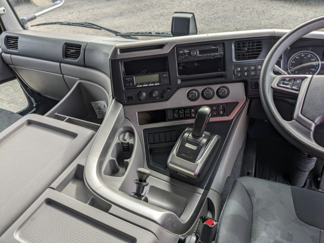 UDトラックス（日産） クオン 大型 冷蔵冷凍バン 2PG-CD5CE(100772) 42枚目