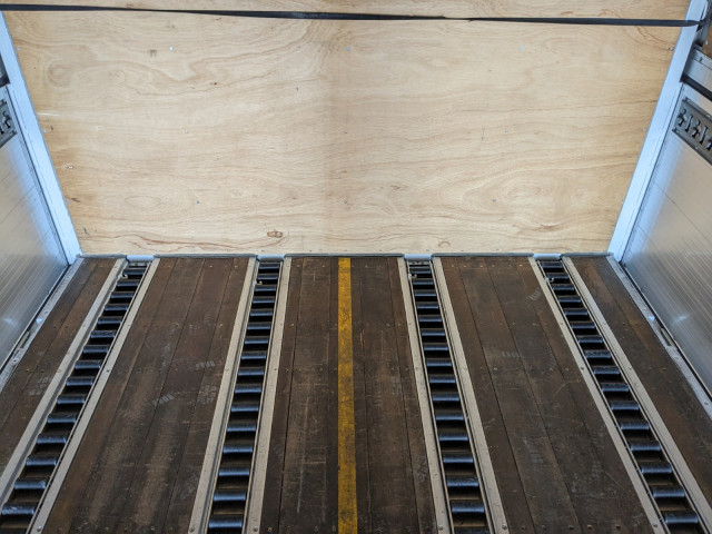 UDトラックス（日産） クオン 大型 ウィング 2PG-CG5CA(100809) 13枚目