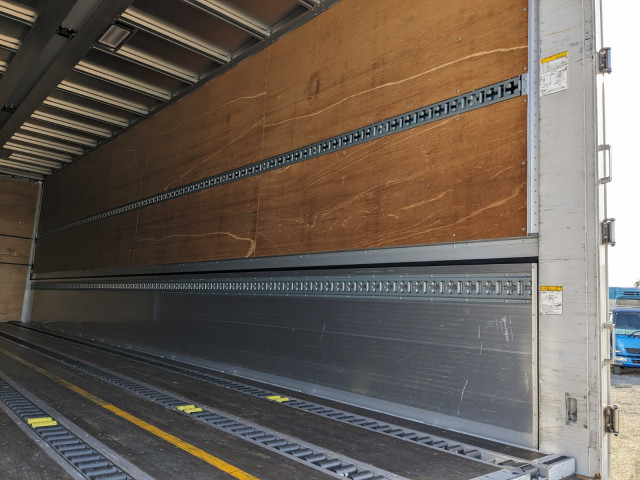 UDトラックス（日産） クオン 大型 ウィング 2PG-CG5CA(100809) 16枚目