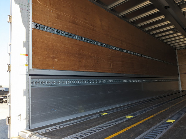 UDトラックス（日産） クオン 大型 ウィング 2PG-CG5CA(100809) 17枚目