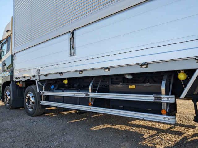 UDトラックス（日産） クオン 大型 ウィング 2PG-CG5CA(100809) 25枚目