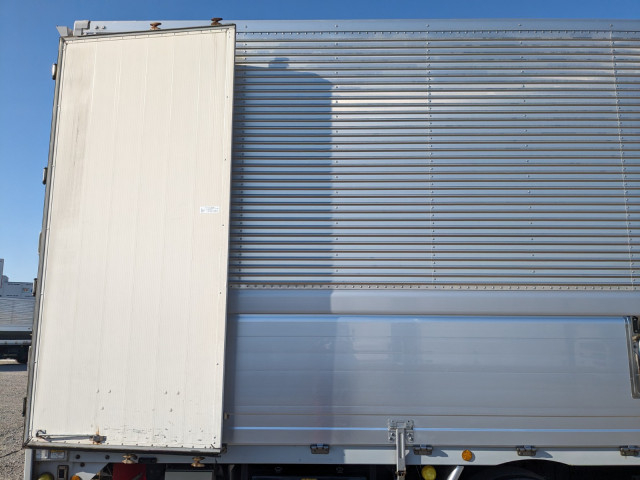 UDトラックス（日産） クオン 大型 ウィング 2PG-CG5CA(100809) 27枚目