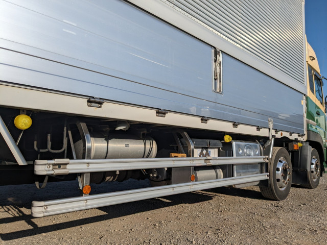 UDトラックス（日産） クオン 大型 ウィング 2PG-CG5CA(100809) 33枚目