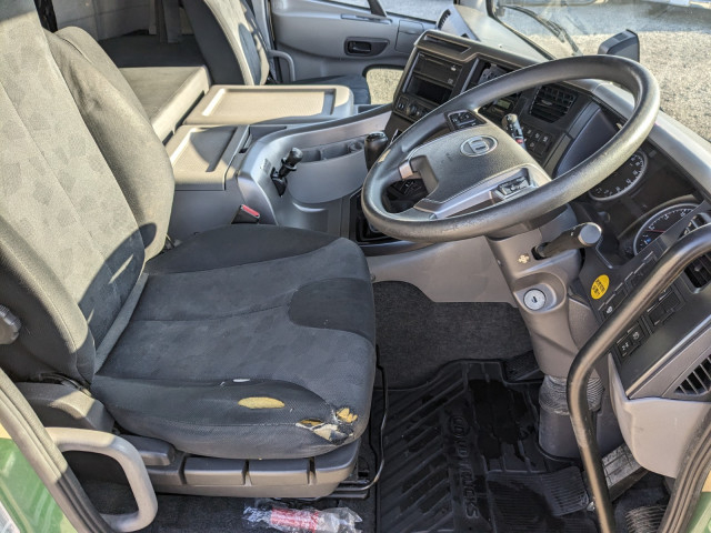 UDトラックス（日産） クオン 大型 ウィング 2PG-CG5CA(100809) 36枚目