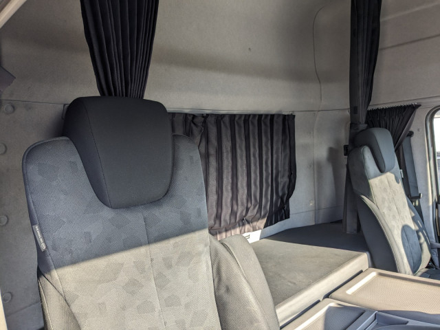 UDトラックス（日産） クオン 大型 ウィング 2PG-CG5CA(100809) 38枚目