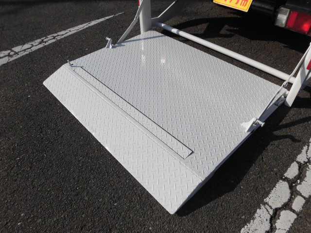 いすゞ エルフ 小型 Wキャブ TRG-NJR85A(100834) 16枚目