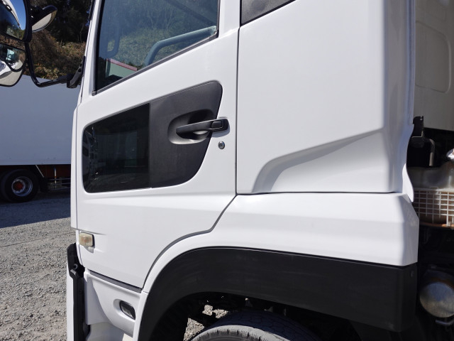 UDトラックス（日産） クオン 大型 ウィング 2PG-CG5CA(100847) 11枚目