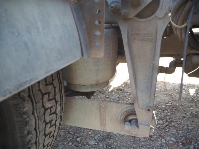 UDトラックス（日産） クオン 大型 トラクタ QPG-GK5XAD(100846) 17枚目