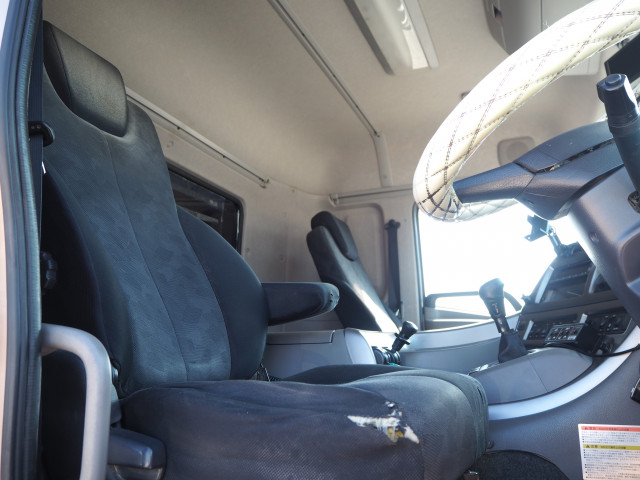 UDトラックス（日産） クオン 大型 トラクタ QPG-GK5XAD(100846) 40枚目