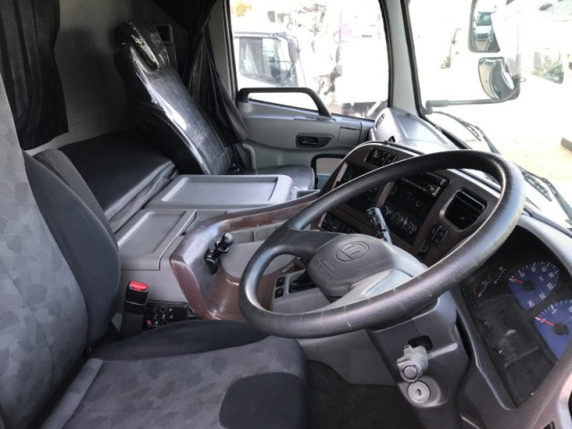 Nissan UD quon Large Wing body QPG-CG5ZA(100860) 8枚目