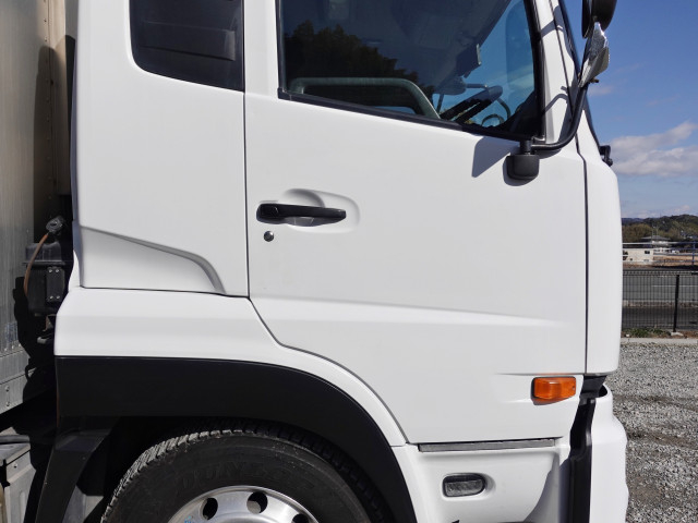 UDトラックス（日産） クオン 大型 冷蔵冷凍バン QKG-CX5YA(100882) 7枚目