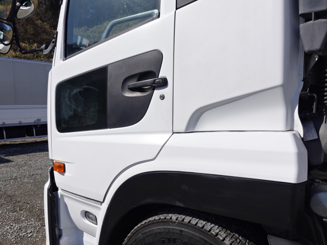 UDトラックス（日産） クオン 大型 冷蔵冷凍バン QKG-CX5YA(100882) 11枚目