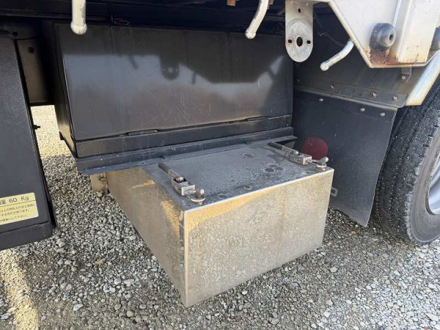 いすゞ ギガ 大型 平ボディ QKG-CYJ77A(100884) 45枚目