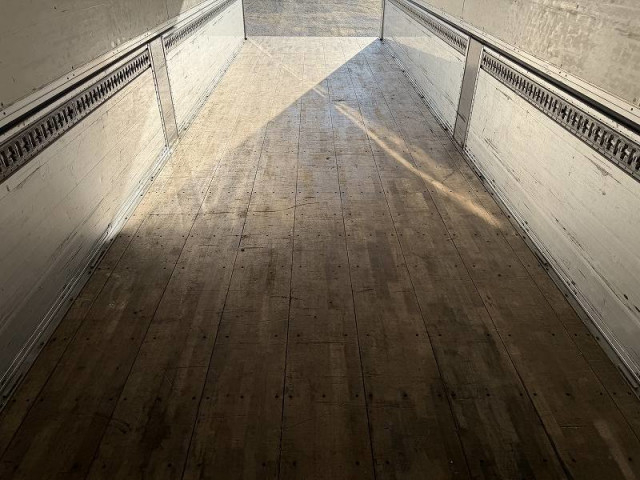 UDトラックス（日産） クオン 大型 ウィング QKG-CG5ZE(100887) 10枚目