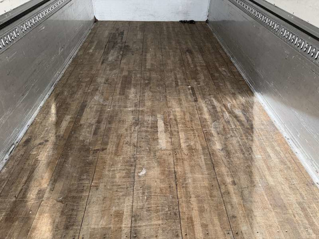 UDトラックス（日産） クオン 大型 ウィング QKG-CG5ZE(100887) 14枚目