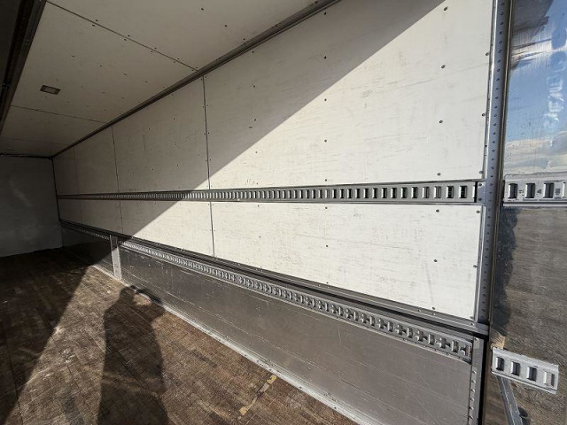 UDトラックス（日産） クオン 大型 ウィング QKG-CG5ZE(100887) 17枚目