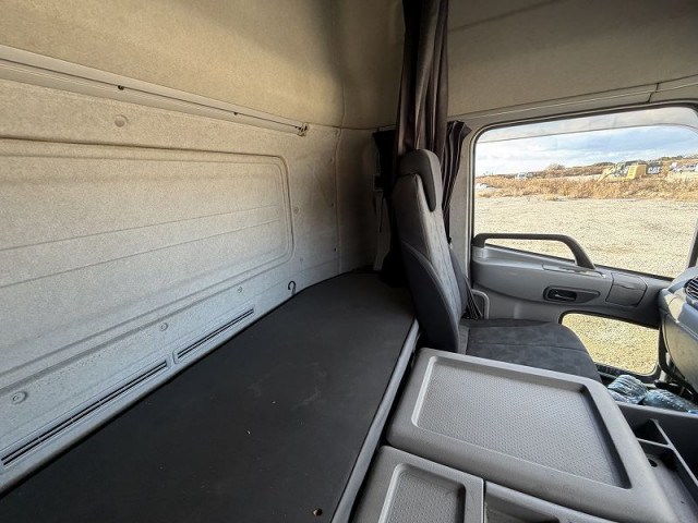 UDトラックス（日産） クオン 大型 ウィング QKG-CG5ZE(100887) 31枚目