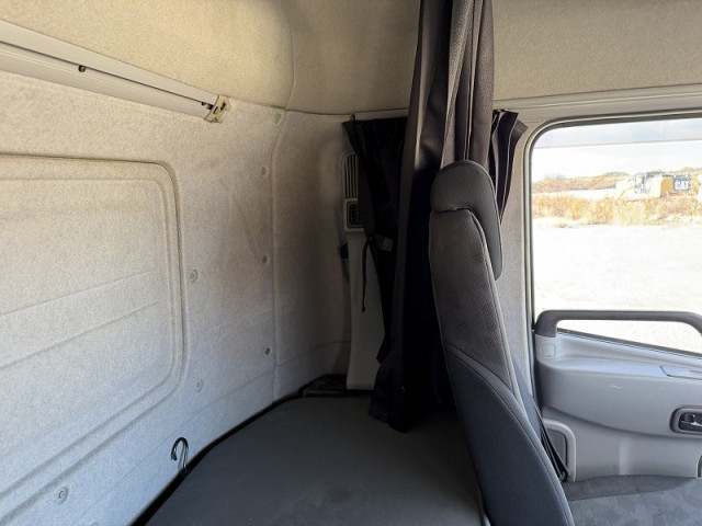 UDトラックス（日産） クオン 大型 ウィング QKG-CG5ZE(100887) 32枚目