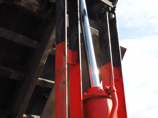 UDトラックス（日産） クオン 大型 土砂ダンプ QKG-CW5XL(100889) 14枚目