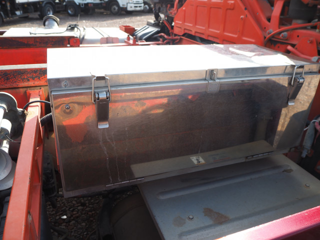 UDトラックス（日産） クオン 大型 土砂ダンプ QKG-CW5XL(100889) 15枚目