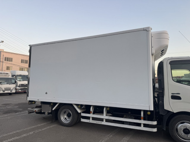 日野 デュトロ 小型 冷蔵冷凍バン TKG-XZU710M(100894) 6枚目