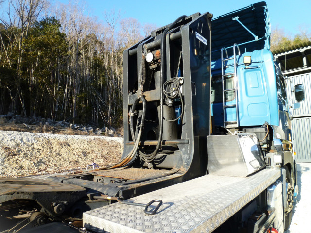 UDトラックス（日産） クオン 大型 トラクタ QKG-GK5XAE(100916) 9枚目