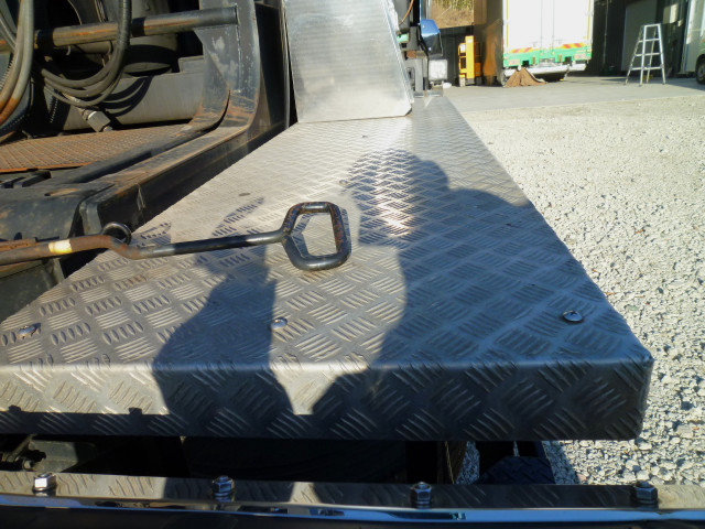 UDトラックス（日産） クオン 大型 トラクタ QKG-GK5XAE(100916) 13枚目