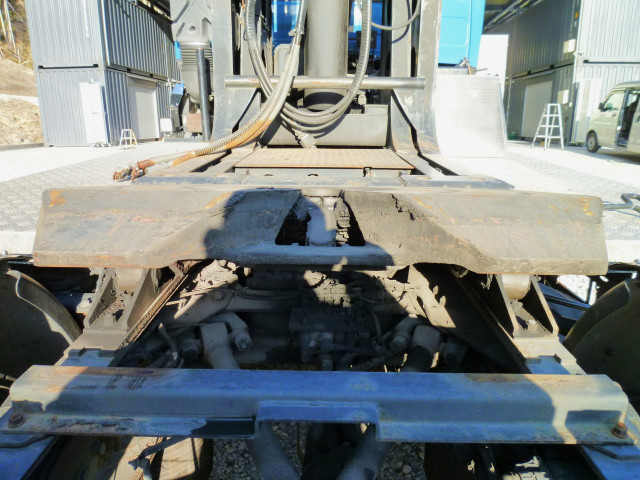 UDトラックス（日産） クオン 大型 トラクタ QKG-GK5XAE(100916) 16枚目