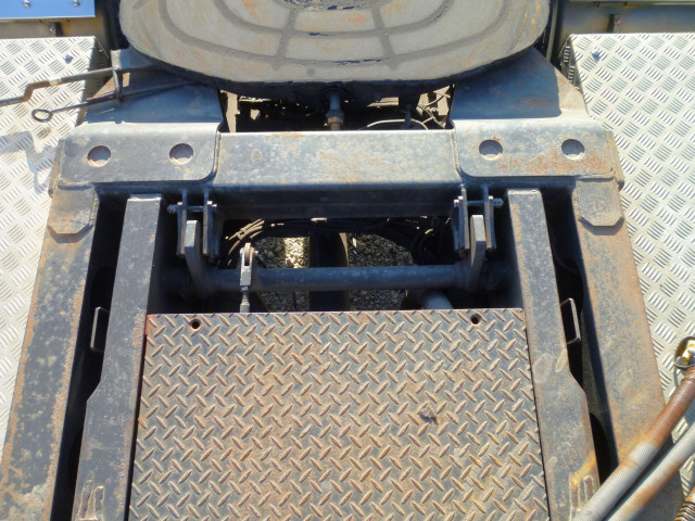 UDトラックス（日産） クオン 大型 トラクタ QKG-GK5XAE(100916) 17枚目