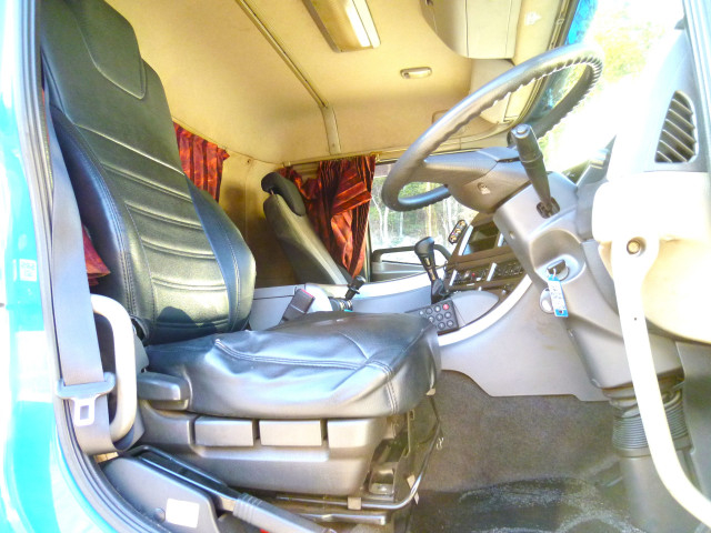 UDトラックス（日産） クオン 大型 トラクタ QKG-GK5XAE(100916) 32枚目