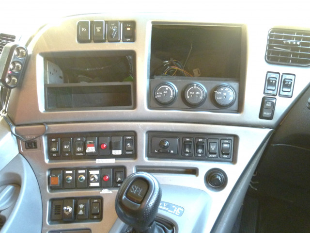 UDトラックス（日産） クオン 大型 トラクタ QKG-GK5XAE(100916) 34枚目