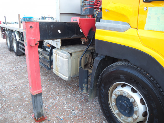 UDトラックス（日産） クオン 大型 平ボディ（クレーン付） LDG-CW5ZL(100935) 9枚目