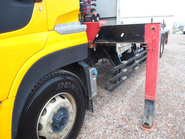 UDトラックス（日産） クオン 大型 平ボディ（クレーン付） LDG-CW5ZL(100935) 12枚目