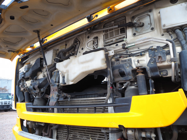 UDトラックス（日産） クオン 大型 平ボディ（クレーン付） LDG-CW5ZL(100935) 15枚目