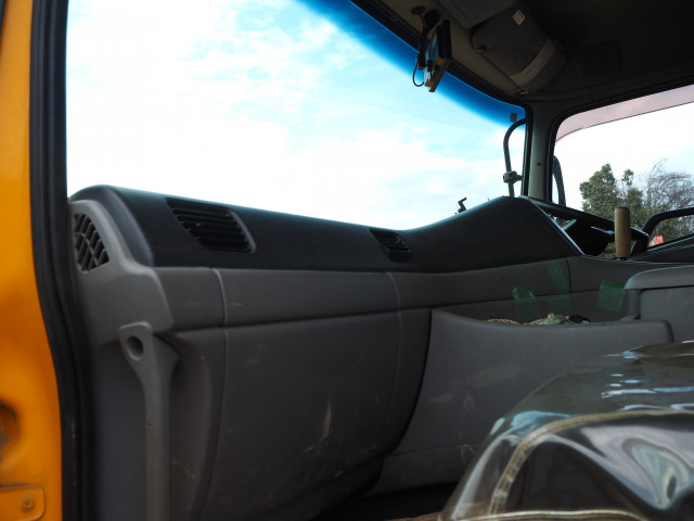 UDトラックス（日産） クオン 大型 平ボディ（クレーン付） LDG-CW5ZL(100935) 41枚目