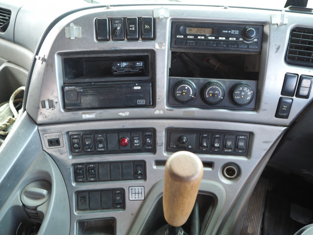 UDトラックス（日産） クオン 大型 平ボディ（クレーン付） LDG-CW5ZL(100935) 47枚目