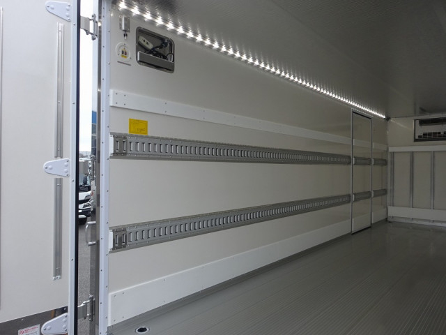 三菱ふそう ファイター 中型 冷蔵冷凍バン 2KG-FK65F(100940) 11枚目