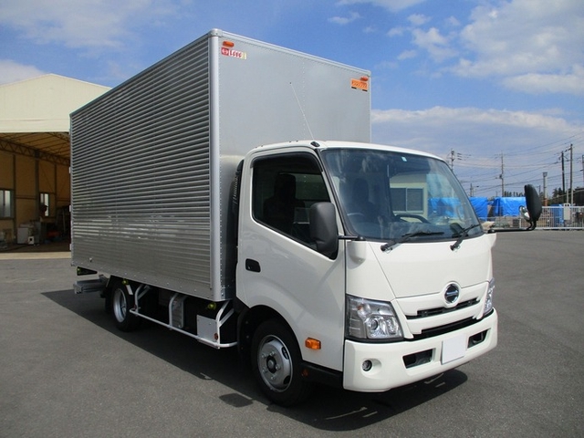 日野 デュトロ 中型 バン 2RG-XZU710(9412) 2枚目