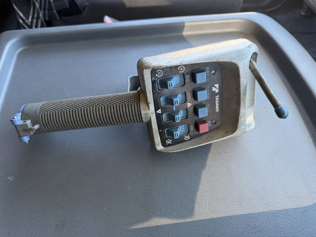 三菱ふそう ファイター 増トン 平ボディ（クレーン付） LKG-FK65FZ(100987) 33枚目