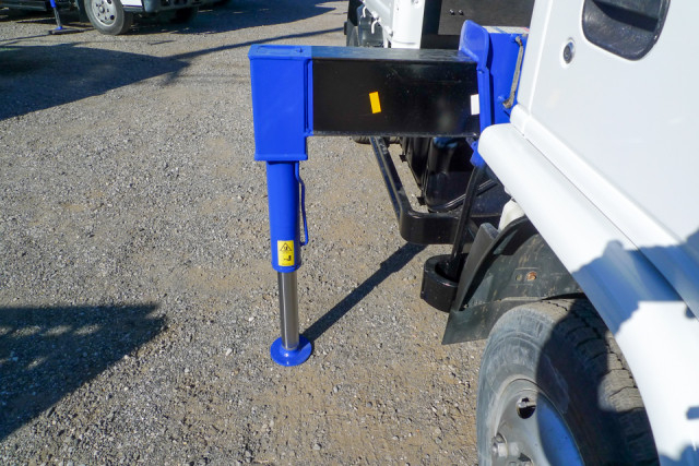 いすゞ エルフ 小型 平ボディ（クレーン付） BKG-NKR85R(100992) 12枚目