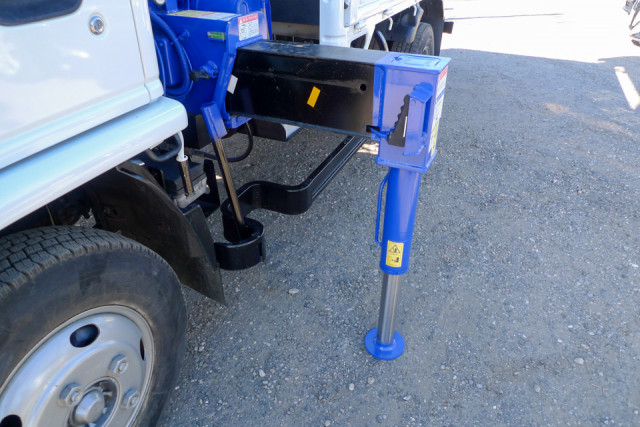 いすゞ エルフ 小型 平ボディ（クレーン付） BKG-NKR85R(100992) 13枚目