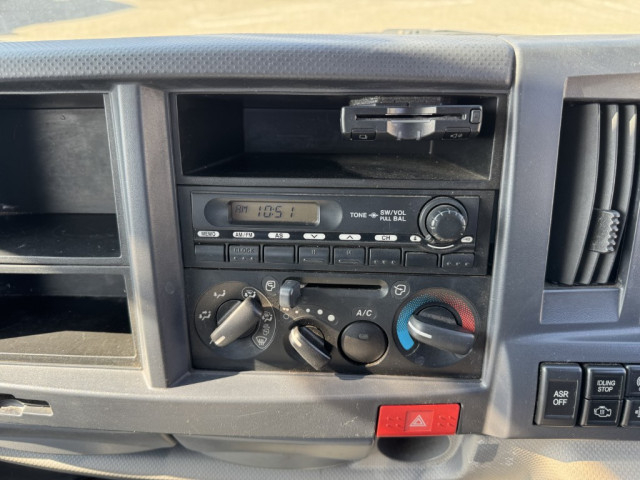 いすゞ エルフ 小型 平ボディ（クレーン付） BKG-NKR85AR(100993) 30枚目